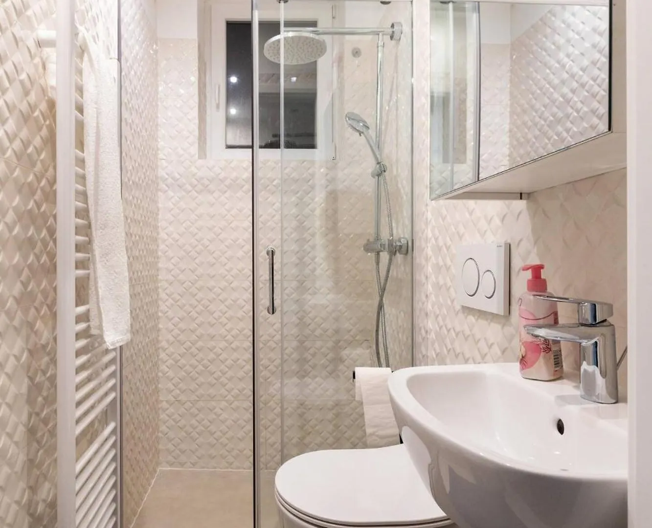 Apartment Vienna Near Metro - Netflix - Free Wifi 0*,  Austria